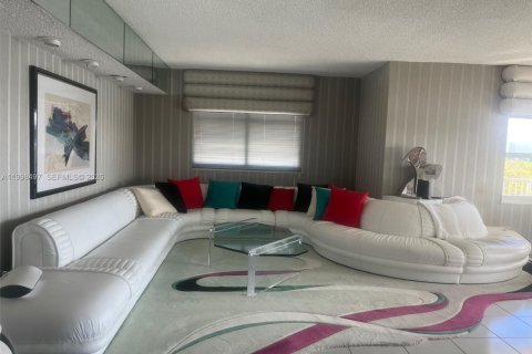 Купить кондоминиум в Санни-Айлс-Бич, Флорида 3 спальни, 145.86м2, № 2064867 - фото 4