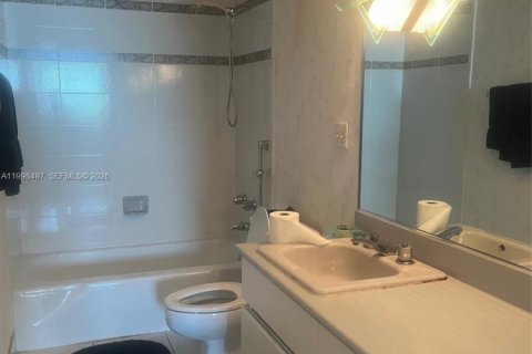 Купить кондоминиум в Санни-Айлс-Бич, Флорида 3 спальни, 145.86м2, № 2064867 - фото 15