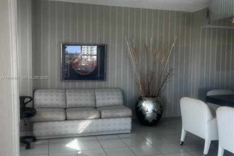 Купить кондоминиум в Санни-Айлс-Бич, Флорида 3 спальни, 145.86м2, № 2064867 - фото 8