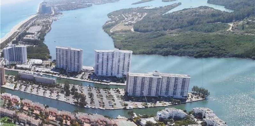 Кондоминиум с 3 спальнями в Санни-Айлс-Бич, Флорида № 2064867