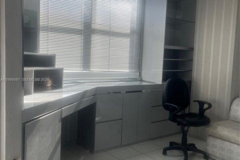 Купить кондоминиум в Санни-Айлс-Бич, Флорида 3 спальни, 145.86м2, № 2064867 - фото 9