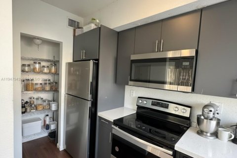 Townhouse in Miami, Florida 4 bedrooms, 130.99 sq.m. № 2005372