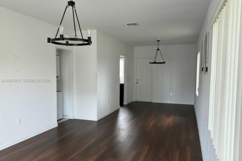 Townhouse in Miami, Florida 4 bedrooms, 130.99 sq.m. № 2005372 - photo 4