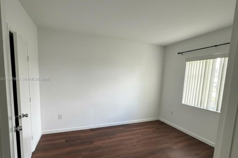 Townhouse in Miami, Florida 4 bedrooms, 130.99 sq.m. № 2005372 - photo 10