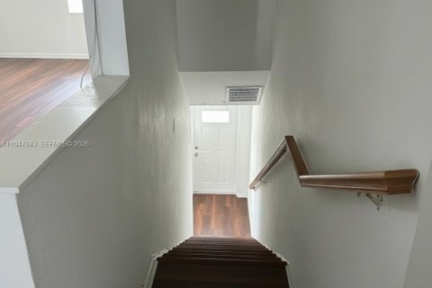 Townhouse in Miami, Florida 4 bedrooms, 130.99 sq.m. № 2005372 - photo 12