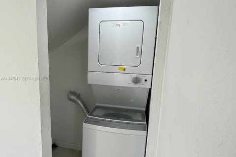 Townhouse in Miami, Florida 4 bedrooms, 130.99 sq.m. № 2005372 - photo 3