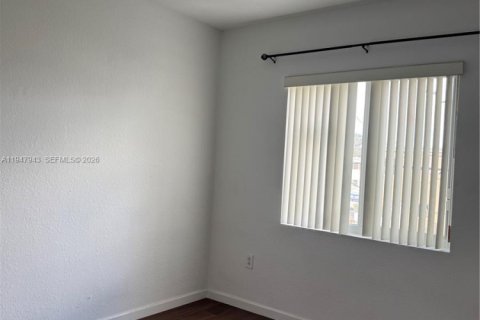 Townhouse in Miami, Florida 4 bedrooms, 130.99 sq.m. № 2005372 - photo 8