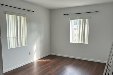 Townhouse in Miami, Florida 4 bedrooms, 130.99 sq.m. № 2005372 - photo 9