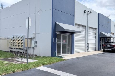 Commercial property in Miami, Florida № 2060912 - photo 26