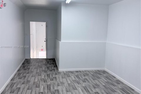 Commercial property in Miami, Florida № 2060912 - photo 8
