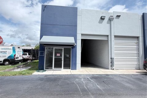 Commercial property in Miami, Florida № 2060912 - photo 3