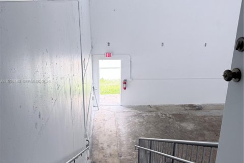 Commercial property in Miami, Florida № 2060912 - photo 10