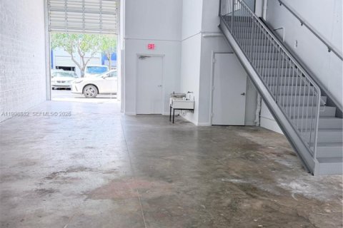 Commercial property in Miami, Florida № 2060912 - photo 16