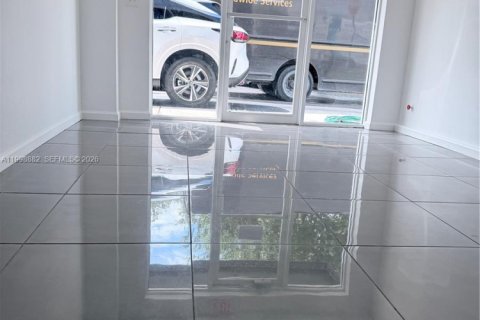 Commercial property in Miami, Florida № 2060912 - photo 18