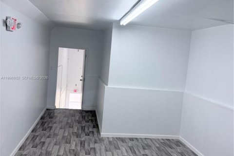 Commercial property in Miami, Florida № 2060912 - photo 12