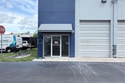 Commercial property in Miami, Florida № 2060912 - photo 30