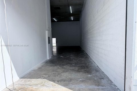 Commercial property in Miami, Florida № 2060912 - photo 19