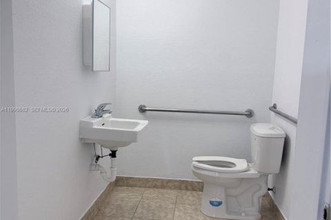 Commercial property in Miami, Florida № 2060912 - photo 14