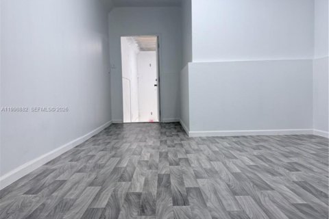 Commercial property in Miami, Florida № 2060912 - photo 7