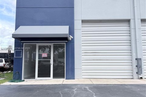 Commercial property in Miami, Florida № 2060912 - photo 24