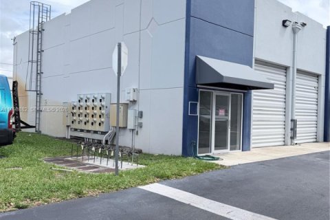 Commercial property in Miami, Florida № 2060912 - photo 28