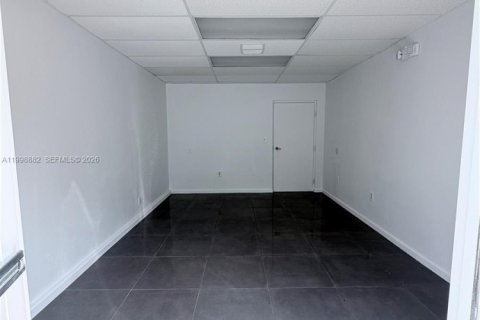 Commercial property in Miami, Florida № 2060912 - photo 23