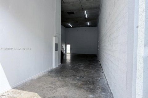 Commercial property in Miami, Florida № 2060912 - photo 20