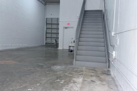 Commercial property in Miami, Florida № 2060912 - photo 5