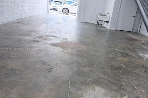 Commercial property in Miami, Florida № 2060912 - photo 15