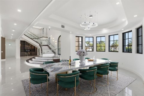 Купить виллу или дом в Уиндермир, Флорида 10 комнат, 737.64м2, № 2101765 - фото 9