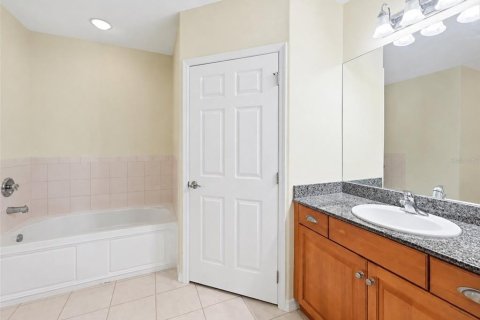 Condo in Sarasota, Florida, 3 bedrooms  № 2302507 - photo 18