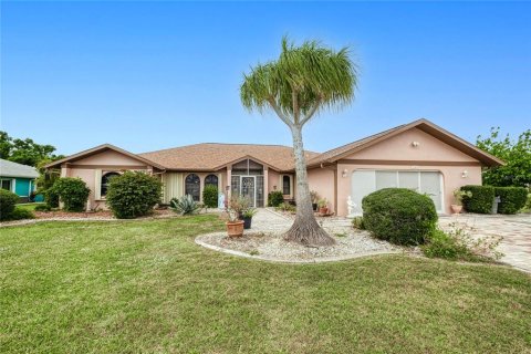 Villa ou maison à vendre à Punta Gorda, Floride: 3 chambres, 212.47 m2 № 1550872 - photo 1