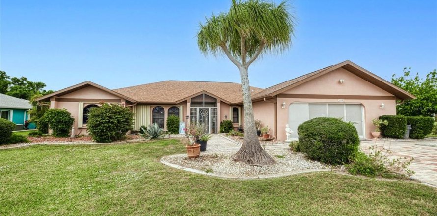 Villa ou maison à Punta Gorda, Floride 3 chambres, 212.47 m2 № 1550872