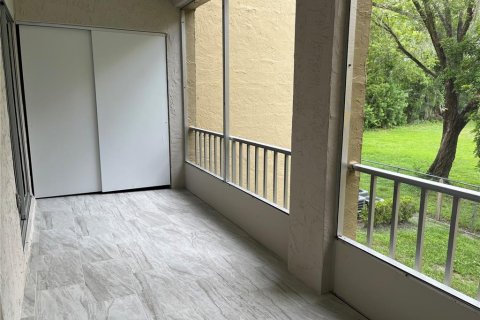 Condo in Bradenton, Florida, 1 bedroom  № 1361787 - photo 13