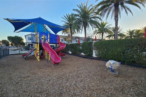 Townhouse in Miami, Florida 3 bedrooms, 158.03 sq.m. № 2033782 - photo 14