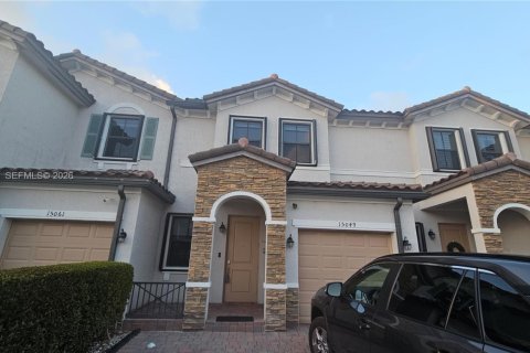 Townhouse in Miami, Florida 3 bedrooms, 158.03 sq.m. № 2033782 - photo 24