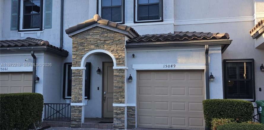 Townhouse in Miami, Florida 3 bedrooms, 158.03 sq.m. № 2033782