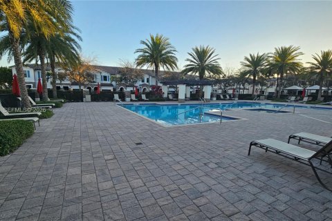 Townhouse in Miami, Florida 3 bedrooms, 158.03 sq.m. № 2033782 - photo 11