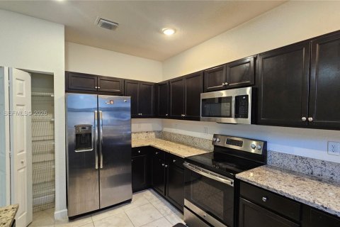 Townhouse in Miami, Florida 3 bedrooms, 158.03 sq.m. № 2033782 - photo 2
