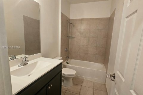 Townhouse in Miami, Florida 3 bedrooms, 158.03 sq.m. № 2033782 - photo 25