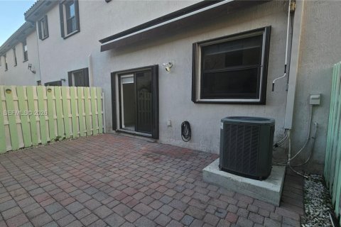 Townhouse in Miami, Florida 3 bedrooms, 158.03 sq.m. № 2033782 - photo 26