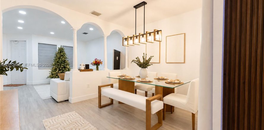 Touwnhouse à Miami, Floride 4 chambres, 194.82 m2 № 2436136