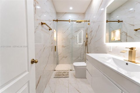Touwnhouse à vendre à Miami, Floride: 4 chambres, 194.82 m2 № 2436136 - photo 27