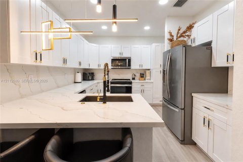 Touwnhouse à vendre à Miami, Floride: 4 chambres, 194.82 m2 № 2436136 - photo 7