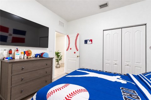 Touwnhouse à vendre à Miami, Floride: 4 chambres, 194.82 m2 № 2436136 - photo 20