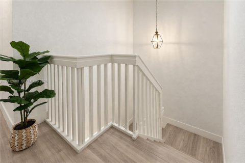 Touwnhouse à vendre à Miami, Floride: 4 chambres, 194.82 m2 № 2436136 - photo 30