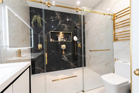 Touwnhouse à vendre à Miami, Floride: 4 chambres, 194.82 m2 № 2436136 - photo 26