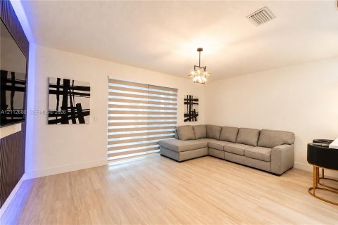 Touwnhouse à vendre à Miami, Floride: 4 chambres, 194.82 m2 № 2436136 - photo 5