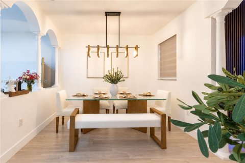Touwnhouse à vendre à Miami, Floride: 4 chambres, 194.82 m2 № 2436136 - photo 10