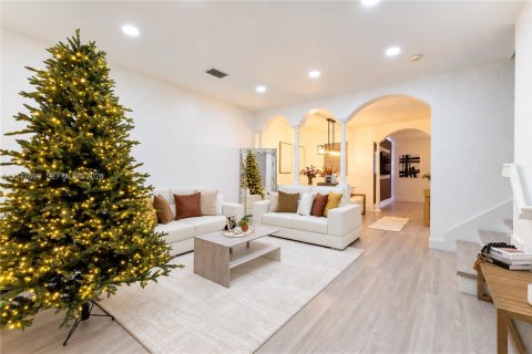 Touwnhouse à vendre à Miami, Floride: 4 chambres, 194.82 m2 № 2436136 - photo 2